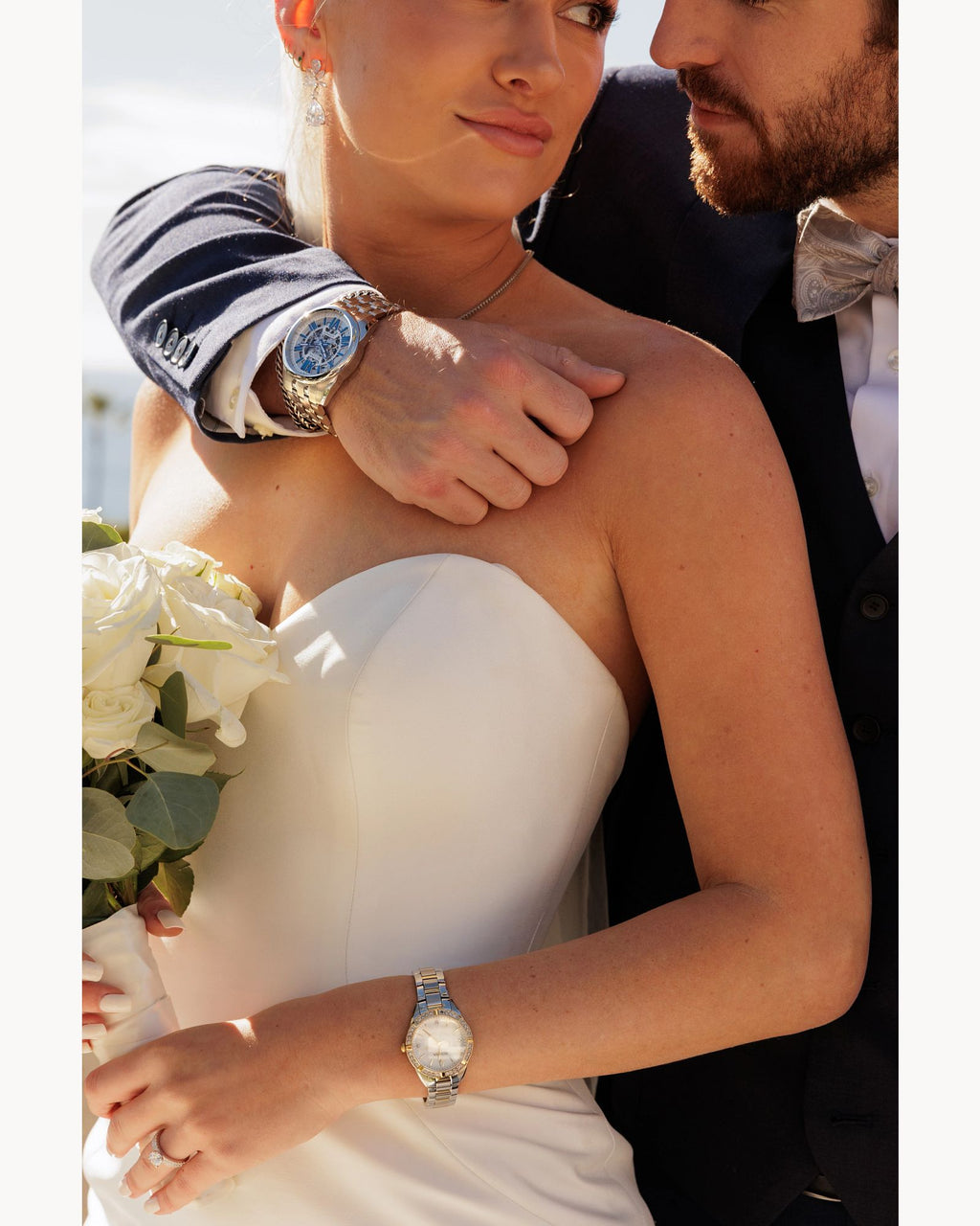 Reloj Bulova Sutton Classic 98R263 Mujer Acero Bicolor Dorado y Plateado Esfera Nácar con Cristales