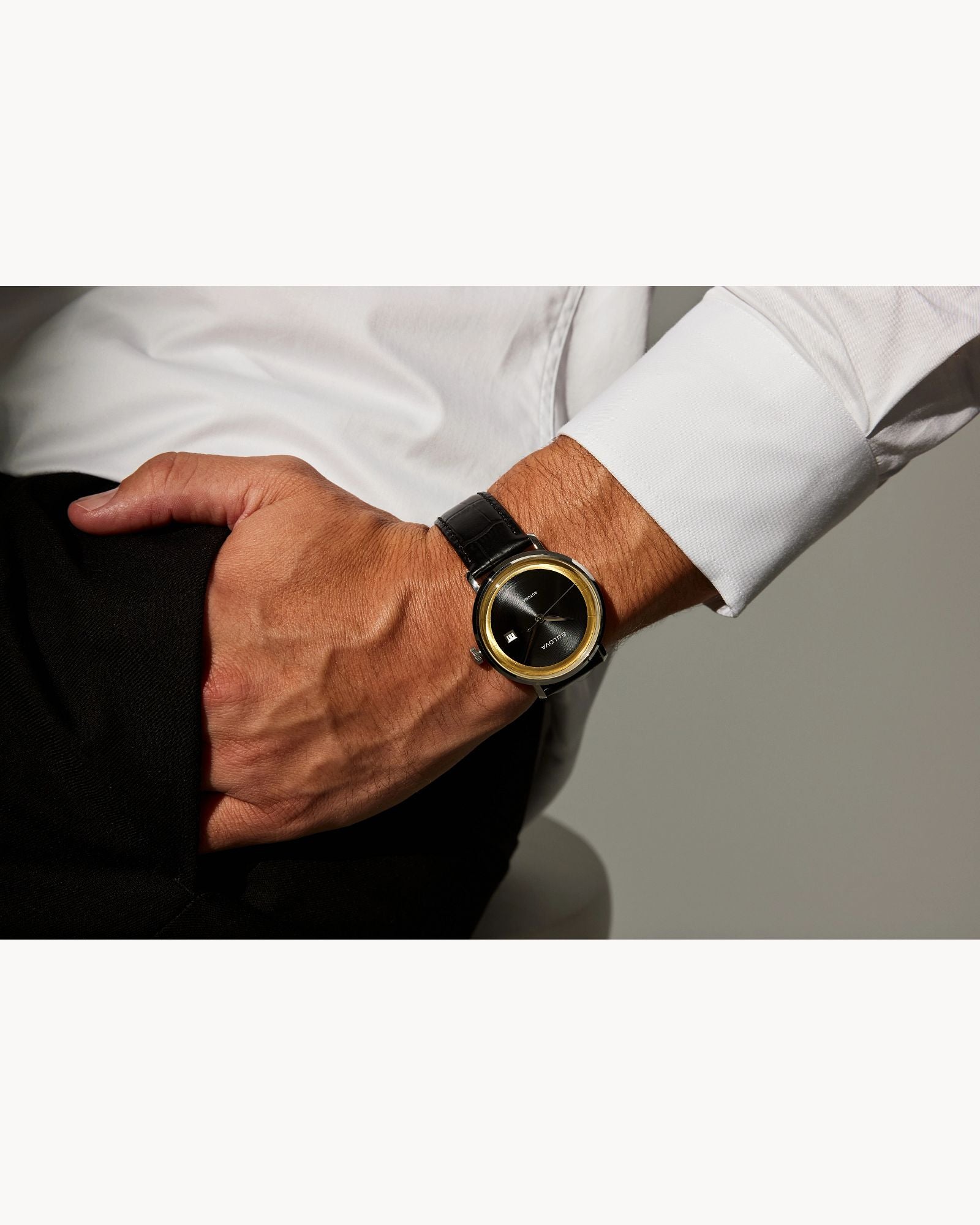 Reloj Bulova Frank Sinatra Rat Pack 96B406 Hombre Automático Acero Inoxidable Esfera Negra Bisel Dorado Correa Cuero Negro